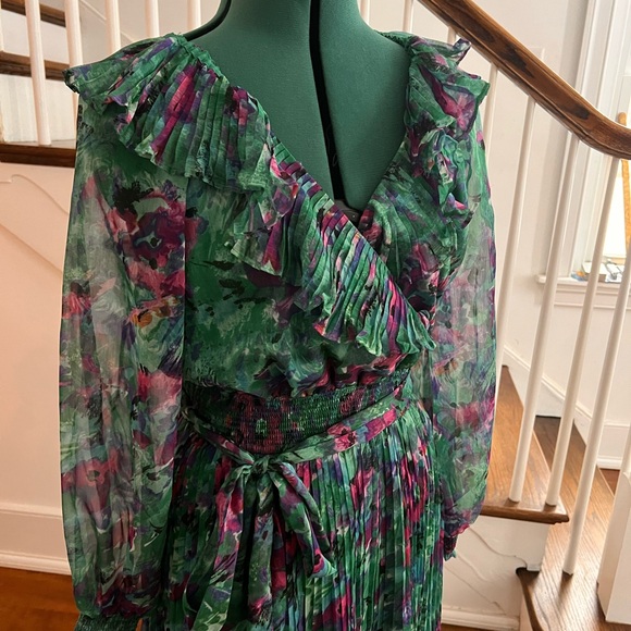 Le Maison Talulah Dresses & Skirts - Chic Floral Long Sleeve Dress in Green and Purple